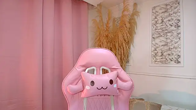 Snapshot of Danella_houston chatting on February 23, 8:50 pm Danella houston online show from February 23, 8:50 pm