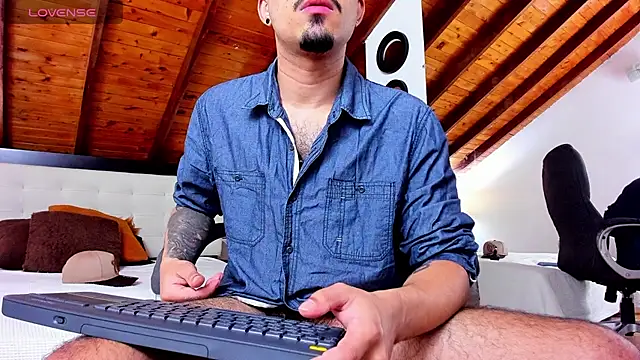 Snapshot of Sebastian_Berne chatting on March 7, 10:32 pm Sebastian Berne online show from March 7, 10:32 pm