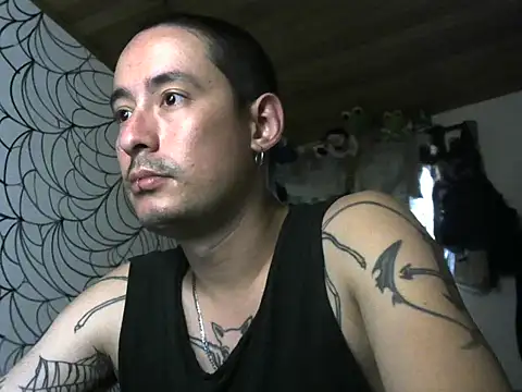 Snapshot of vampireathome chatting on May 4, 6:59 pm vampireathome online show from May 4, 6:59 pm