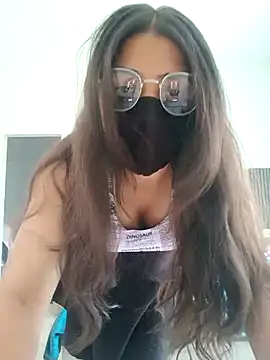 Snapshot of shnaz_1 chatting on April 22, 6:38 am shnaz 1 online show from April 22, 6:38 am
