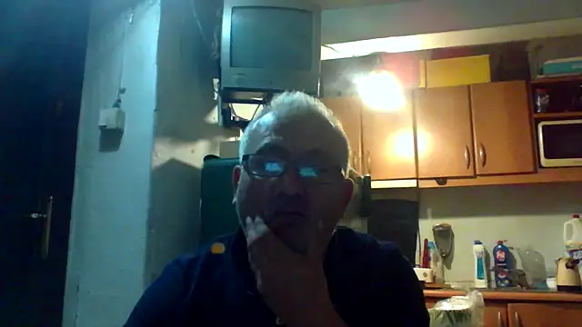 Snapshot of murat7888 chatting on April 14, 6:41 am murat7888 online show from April 14, 6:41 am
