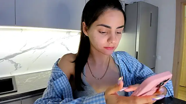 EmiliaZen online show from March 18, 2:26 pm