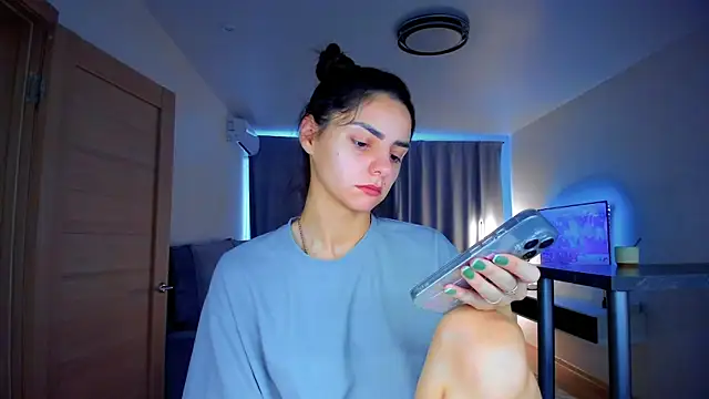 EmiliaZen online show from October 16, 1:01 pm