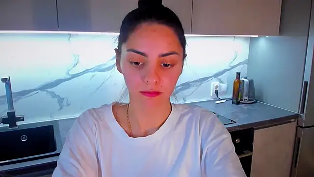 Snapshot of EmiliaZen chatting on May 11, 11:02 pm EmiliaZen online show from May 11, 11:02 pm
