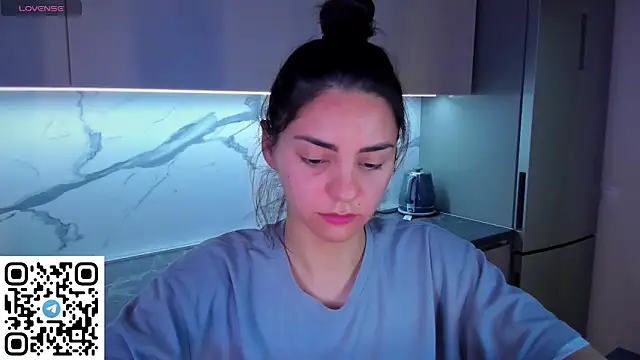 Snapshot of EmiliaZen chatting on June 9, 9:37 pm EmiliaZen online show from June 9, 9:37 pm