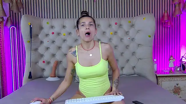 Snapshot of PlayfulShow chatting on March 24, 12:43 pm PlayfulShow online show from March 24, 12:43 pm