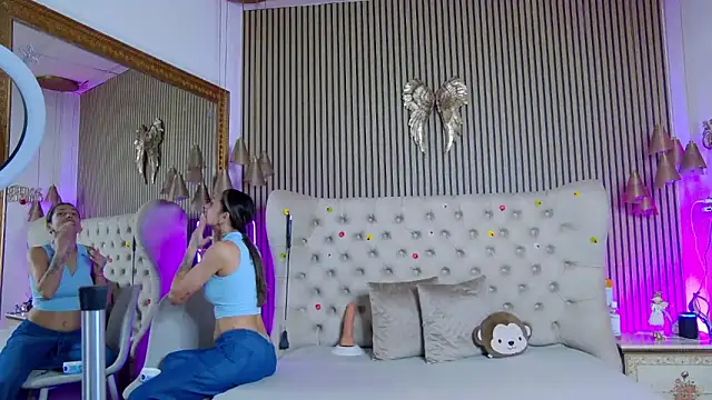 Snapshot of PlayfulShow chatting on April 7, 12:49 pm PlayfulShow online show from April 7, 12:49 pm