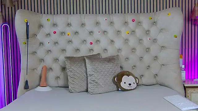 Snapshot of PlayfulShow chatting on April 8, 2:17 pm PlayfulShow online show from April 8, 2:17 pm