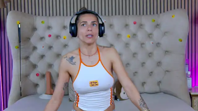 Snapshot of PlayfulShow chatting on April 13, 3:50 pm PlayfulShow online show from April 13, 3:50 pm