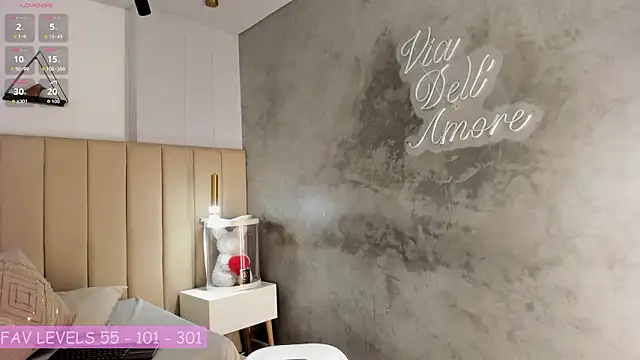 Snapshot of Zoee_monroe chatting on February 4, 10:04 pm Zoee monroe online show from February 4, 10:04 pm