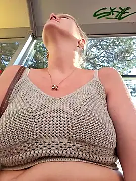 Snapshot of Sexybiene969 chatting on September 8, 2:38 pm Sexybiene969 online show from September 8, 2:38 pm