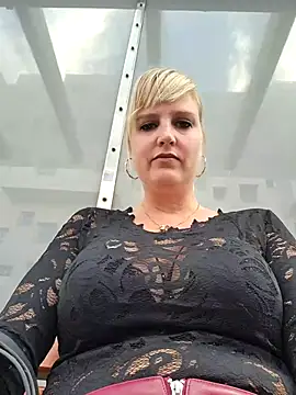 Snapshot of Sexybiene969 chatting on September 14, 3:11 pm Sexybiene969 online show from September 14, 3:11 pm