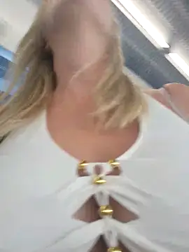 Snapshot of Sexybiene969 chatting on September 15, 4:07 pm Sexybiene969 online show from September 15, 4:07 pm