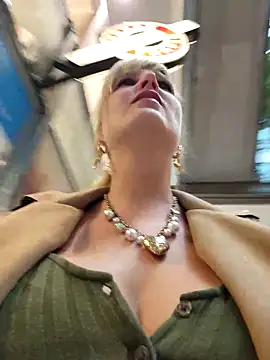 Snapshot of Sexybiene969 chatting on September 27, 1:05 pm Sexybiene969 online show from September 27, 1:05 pm