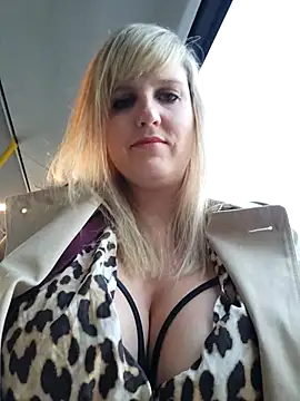 Snapshot of Sexybiene969 chatting on September 30, 4:12 pm Sexybiene969 online show from September 30, 4:12 pm