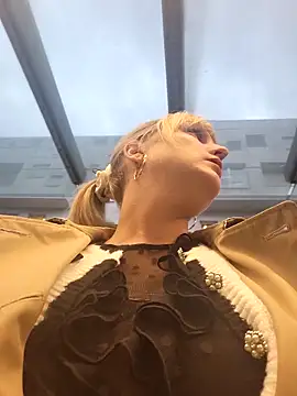 Snapshot of Sexybiene969 chatting on October 1, 4:24 pm Sexybiene969 online show from October 1, 4:24 pm