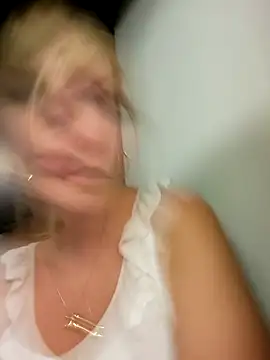 Snapshot of Sexybiene969 chatting on October 5, 4:27 pm Sexybiene969 online show from October 5, 4:27 pm