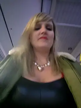 Snapshot of Sexybiene969 chatting on October 6, 4:26 pm Sexybiene969 online show from October 6, 4:26 pm