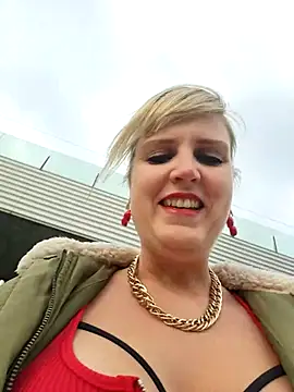 Snapshot of Sexybiene969 chatting on October 11, 2:59 pm Sexybiene969 online show from October 11, 2:59 pm