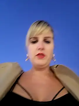 Snapshot of Sexybiene969 chatting on October 13, 4:40 pm Sexybiene969 online show from October 13, 4:40 pm