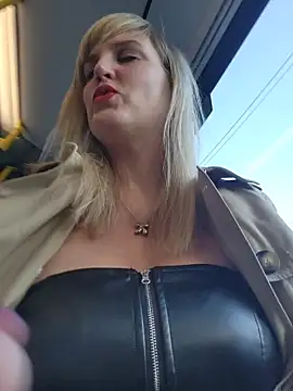 Snapshot of Sexybiene969 chatting on October 24, 2:57 pm Sexybiene969 online show from October 24, 2:57 pm