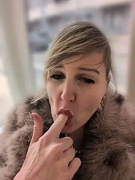 Sexybiene969 online show from April 1, 4:04 pm