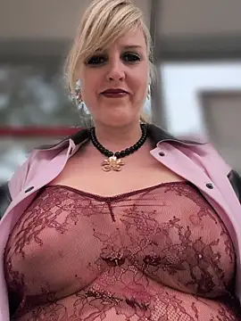 Snapshot of Sexybiene969 chatting on May 14, 4:14 pm Sexybiene969 online show from May 14, 4:14 pm