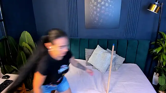 scarlet edwars online show from February 11, 1:20 am