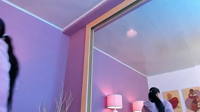 scarlet edwars online show from February 11, 12:05 pm