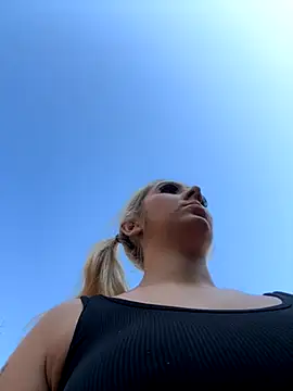 hotamanda01 online show from November 23, 12:27 pm