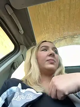 hotamanda01 online show from February 25, 11:42 am