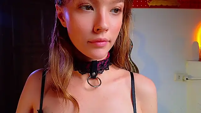 Snapshot of DemiDee chatting on December 5, 12:00 pm DemiDee online show from December 5, 12:00 pm