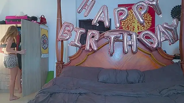 Snapshot of DemiDee chatting on February 26, 9:53 am DemiDee online show from February 26, 9:53 am