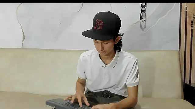 Snapshot of LucioDelDuque chatting on February 20, 1:25 am LucioDelDuque online show from February 20, 1:25 am