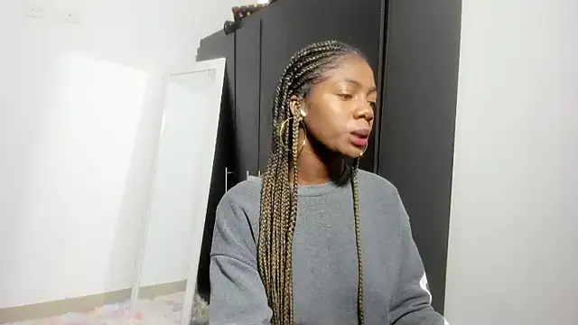 enyelsalas2 online show from March 5, 9:00 pm