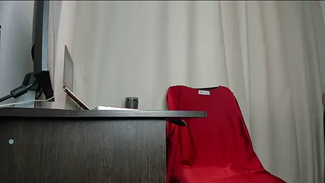 Snapshot of holyharlot chatting on June 11, 7:28 am holyharlot online show from June 11, 7:28 am