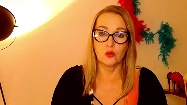 leaxSTAR online show from March 18, 5:53 pm