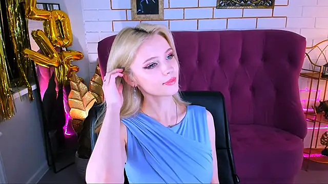 LeonaStane online show from October 5, 5:00 pm