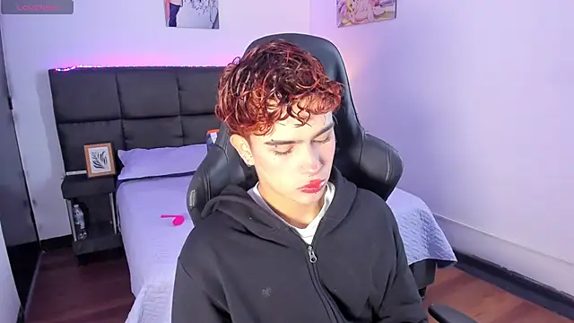 Aiiden 15 online show from November 15, 1:07 pm