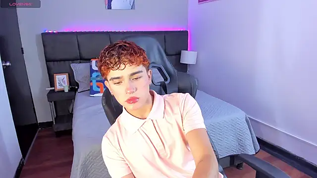 Aiiden 15 online show from December 15, 12:42 pm