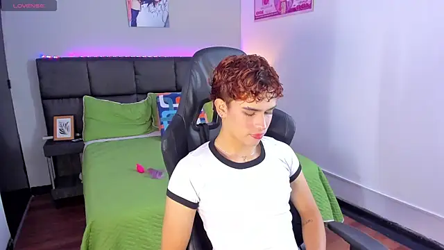 Aiiden 15 online show from December 19, 1:07 pm