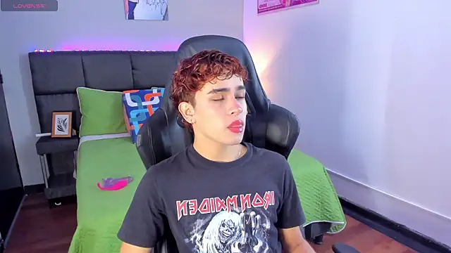 Aiiden 15 online show from December 22, 12:57 pm