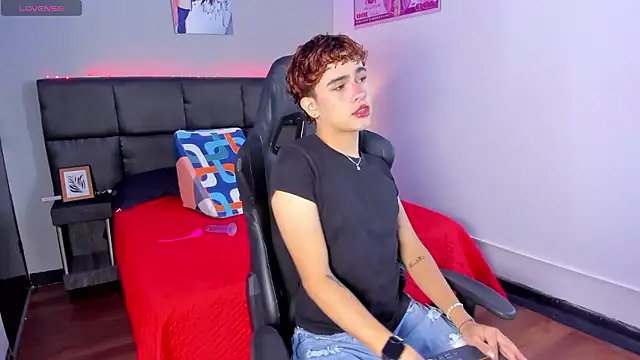 Aiiden 15 online show from January 10, 1:02 pm