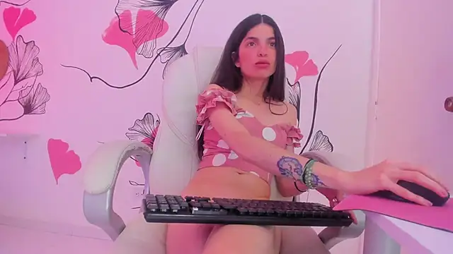 Isabela Fiorelli online show from February 8, 6:33 pm