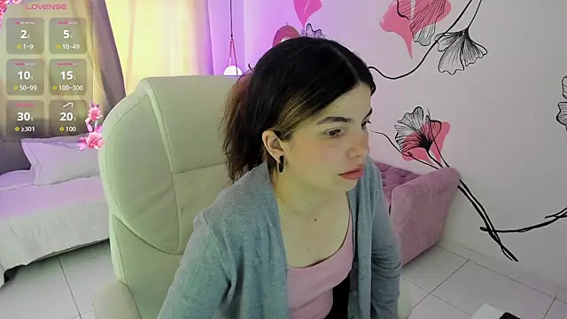 Isabela Fiorelli online show from May 23, 1:37 pm