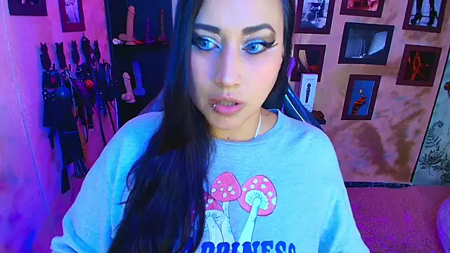 cherryy bombshelll online show from November 2, 8:33 pm