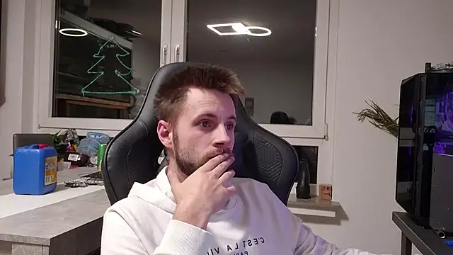 ademandjulia online show from February 3, 9:09 pm