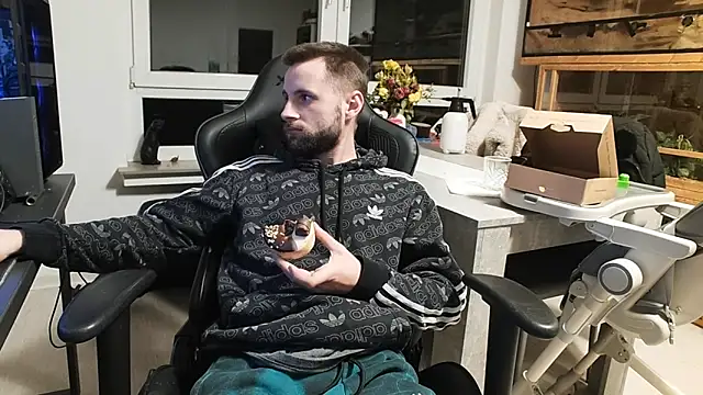 ademandjulia online show from March 16, 11:09 pm