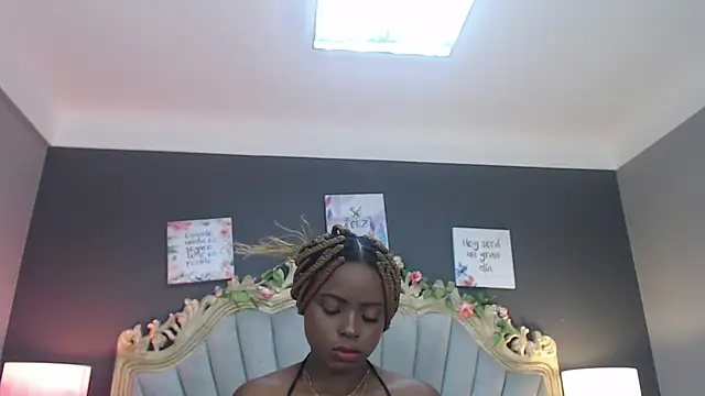 LindaBird online show from February 21, 7:32 pm