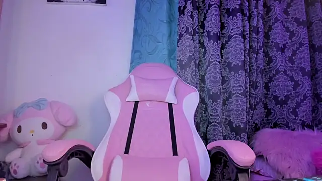 mikusitq  online show from March 2, 11:20 pm